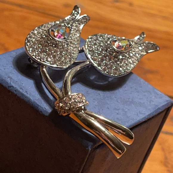 ALFRED SUNG Ornate Rhinestone Brooch BLING ☀️ - Picture 16 of 16